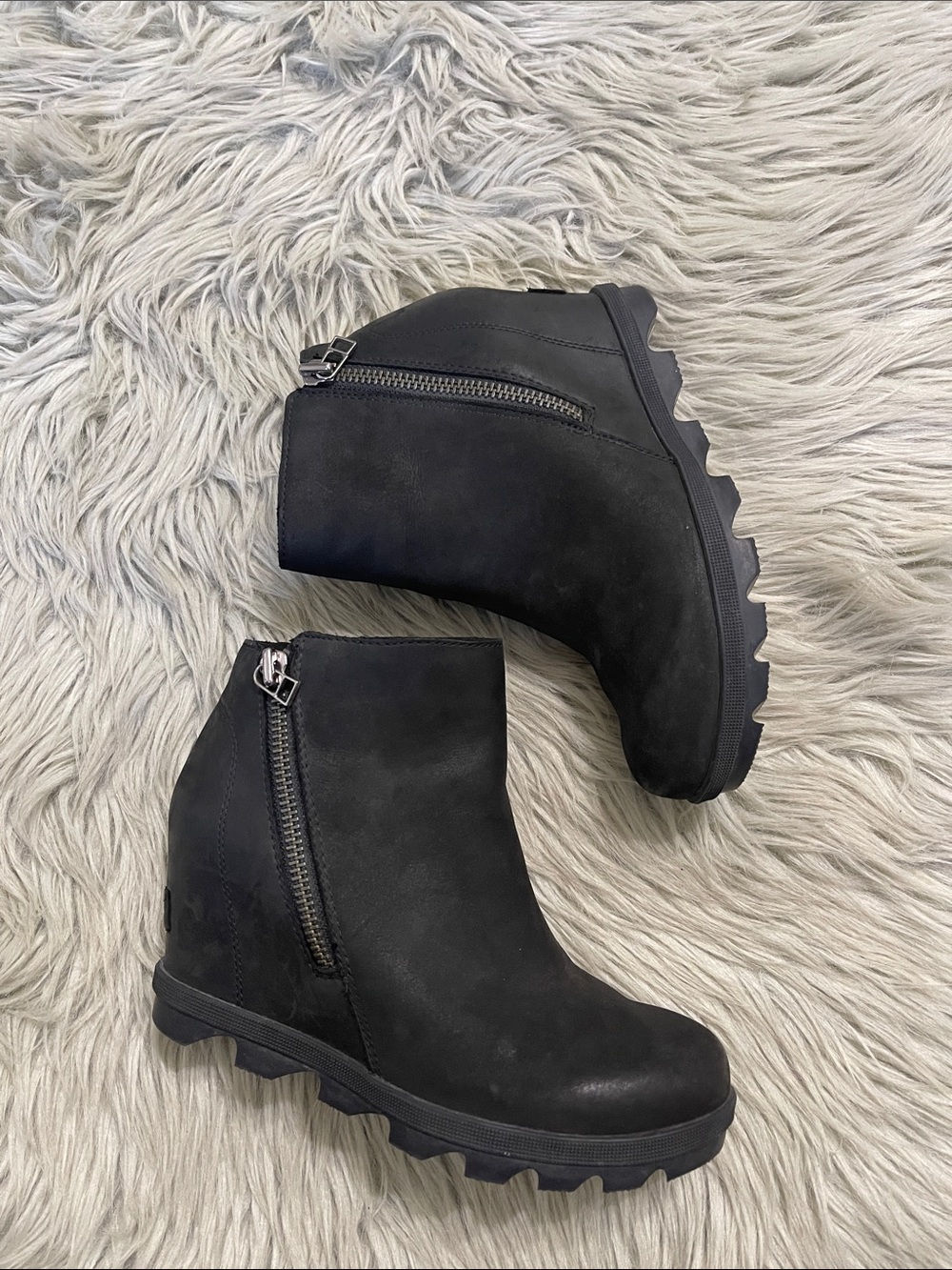 Sorel Joan of arctic wedge li zip booties